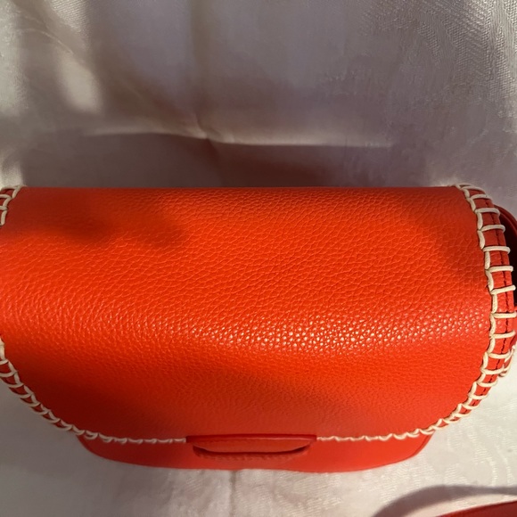 Talbots orange pebbled leather crossbody with white leather stitching trim - Picture 4 of 14